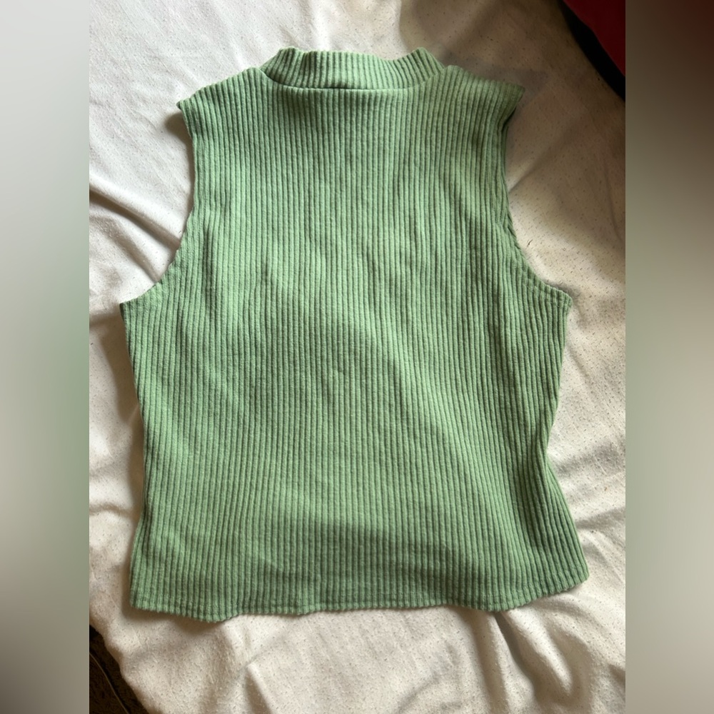 Cropped Halter Top - Picture 2 of 3